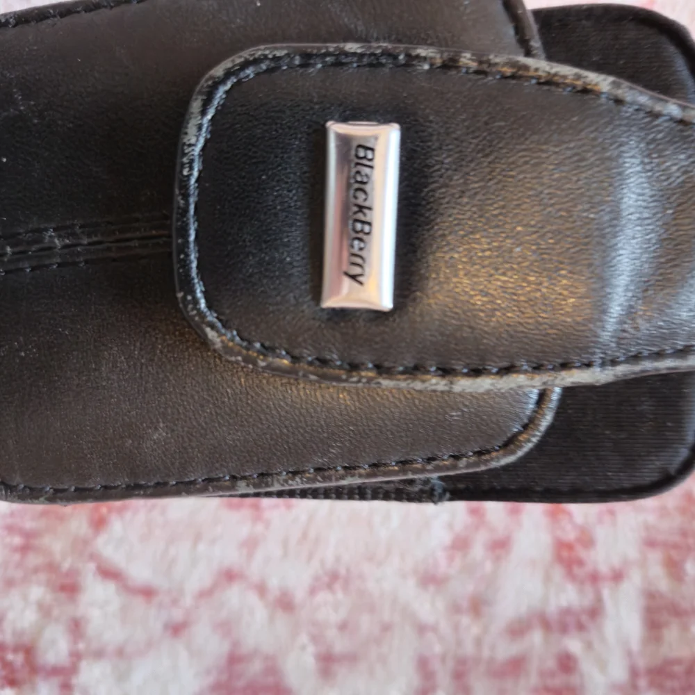 BlackBerry Black Leather Phone Holster